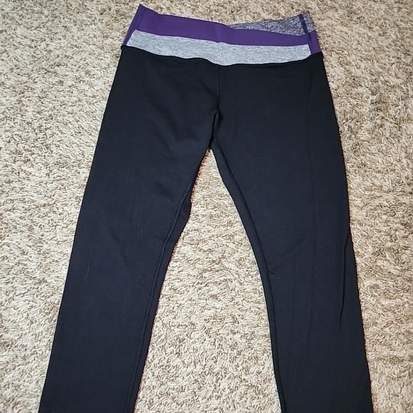 lululemon athletica Pants - Lululemon black Capri Leggings Purple Crossover Waistband Women’s size 6